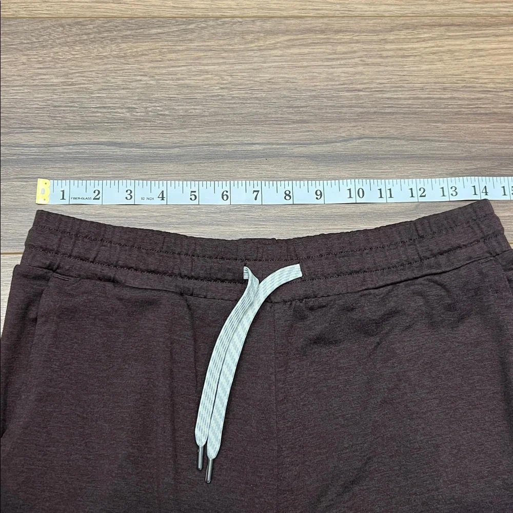 Vuori Halo Essential Wideleg Pant in Raisin Heather Brown Size Medium? - Picture 8 of 12